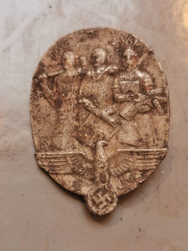 ww2 German tinnie badge relic