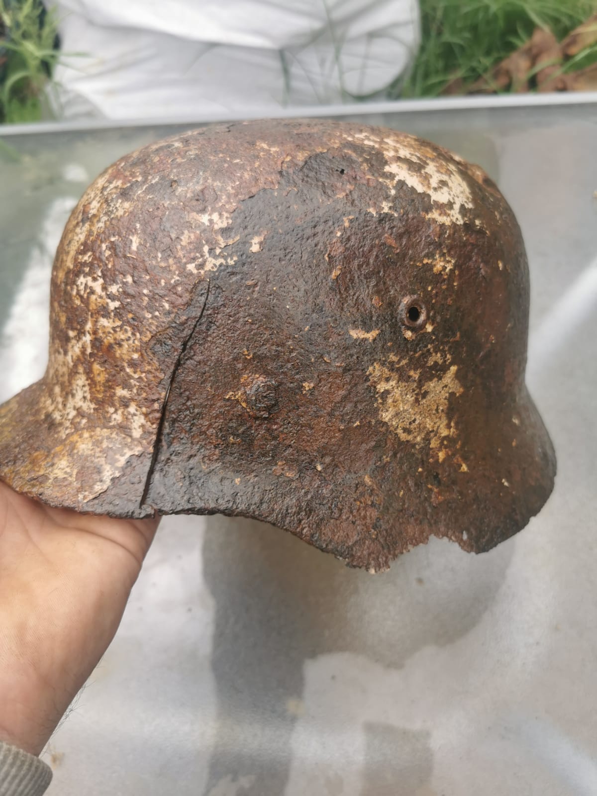 ww2 German helmet m40 winter camo - Image 9